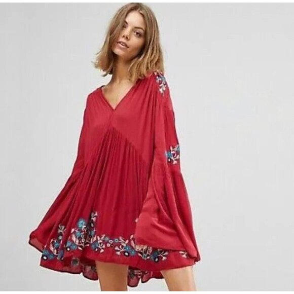 Free People Cherry Red Bell Long Sleeve Boho Embroidered Te Amo Mini Dress Sz S - Picture 1 of 13